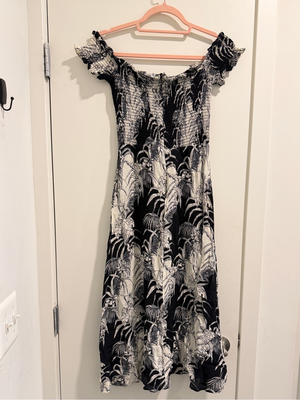 Reformation Murphy Dress Off-Shoulder Black and White Floral Palm Print Midi - Picture 8 of 8